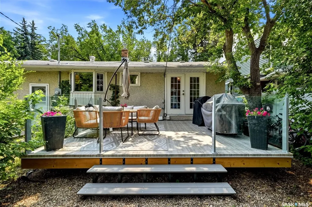 3 Woodlawn Place Regina SK S4S 5M9