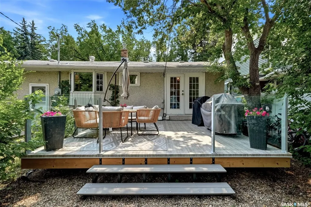 3 Woodlawn Place Regina SK S4S 5M9