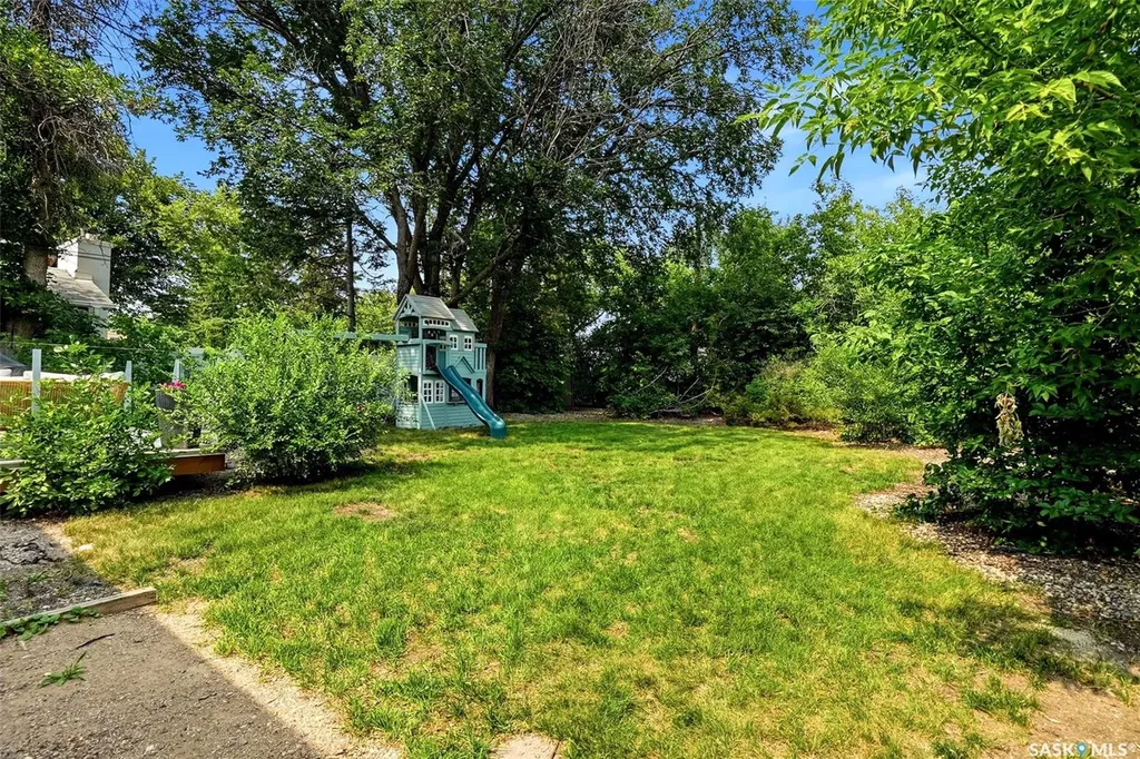 3 Woodlawn Place Regina SK S4S 5M9