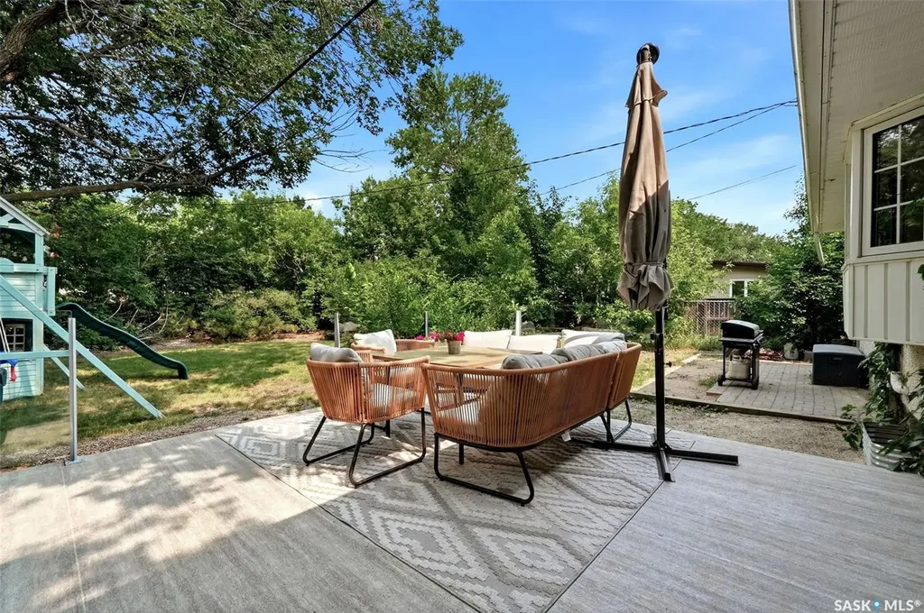3 Woodlawn Place Regina SK S4S 5M9
