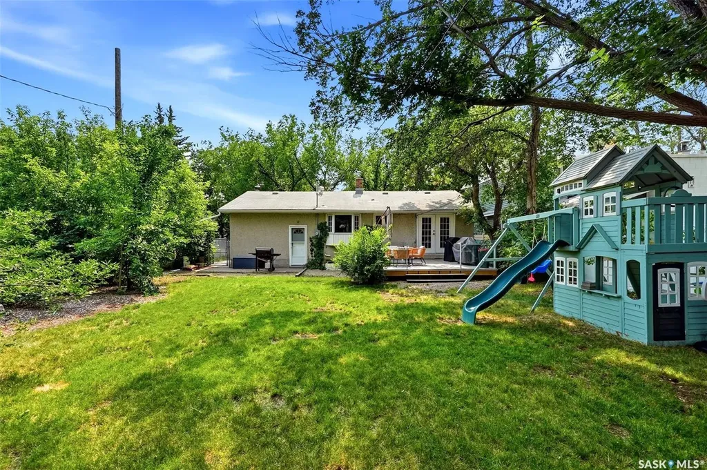 3 Woodlawn Place Regina SK S4S 5M9