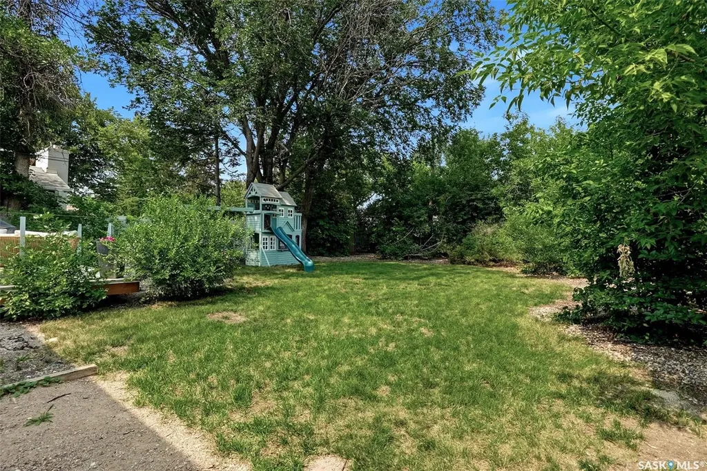3 Woodlawn Place Regina SK S4S 5M9