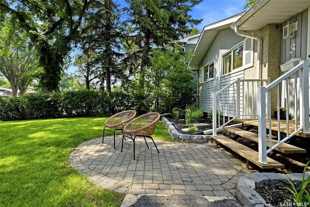 3 Woodlawn Place Regina SK S4S 5M9