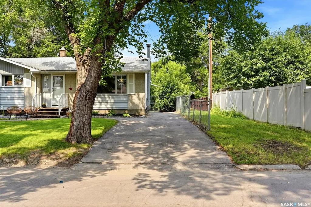 3 Woodlawn Place Regina SK S4S 5M9
