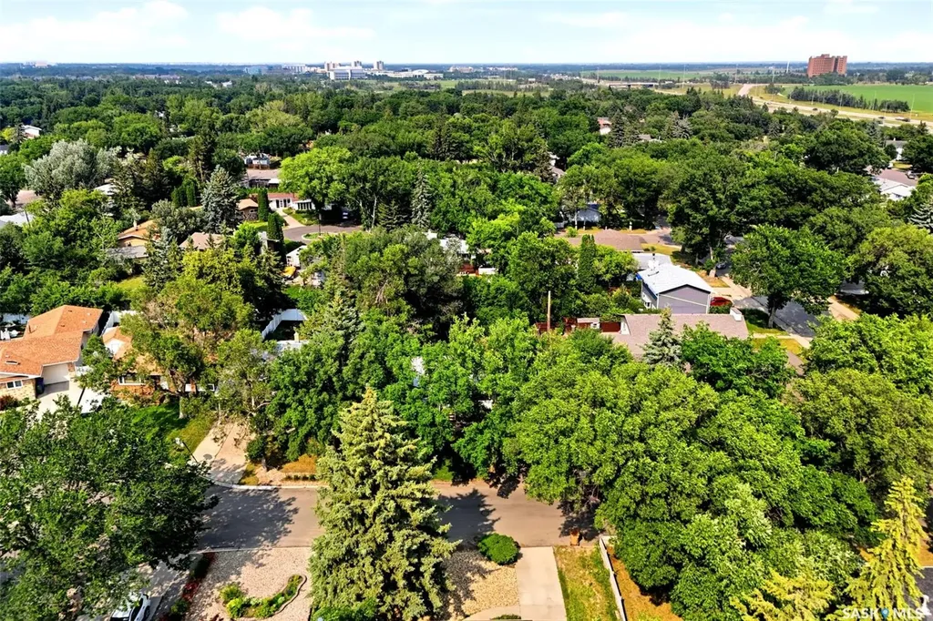 3 Woodlawn Place Regina SK S4S 5M9
