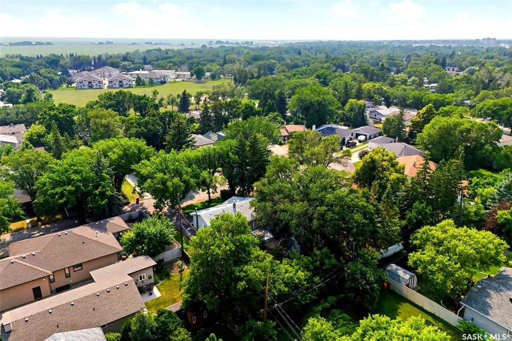 3 Woodlawn Place Regina SK S4S 5M9