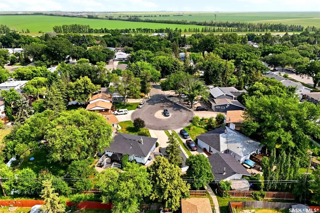 3 Woodlawn Place Regina SK S4S 5M9