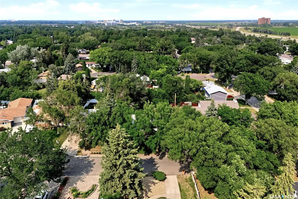 3 Woodlawn Place Regina SK S4S 5M9