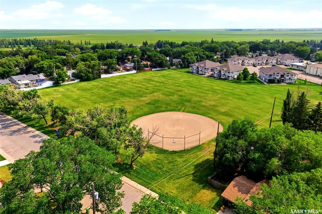 3 Woodlawn Place Regina SK S4S 5M9