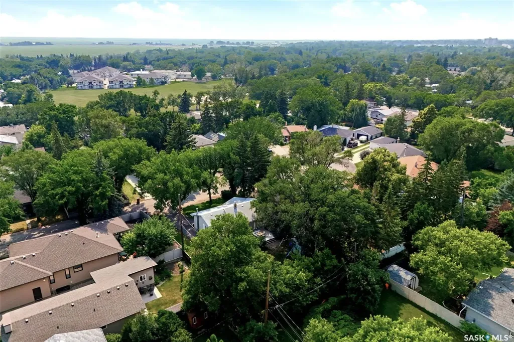3 Woodlawn Place Regina SK S4S 5M9