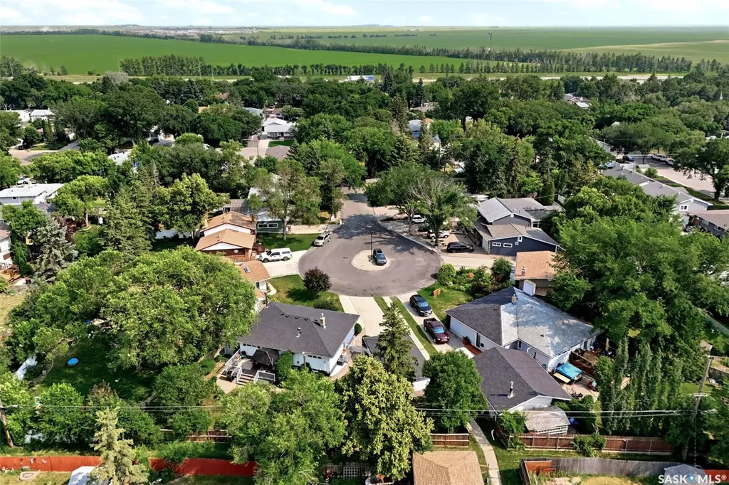 3 Woodlawn Place Regina SK S4S 5M9