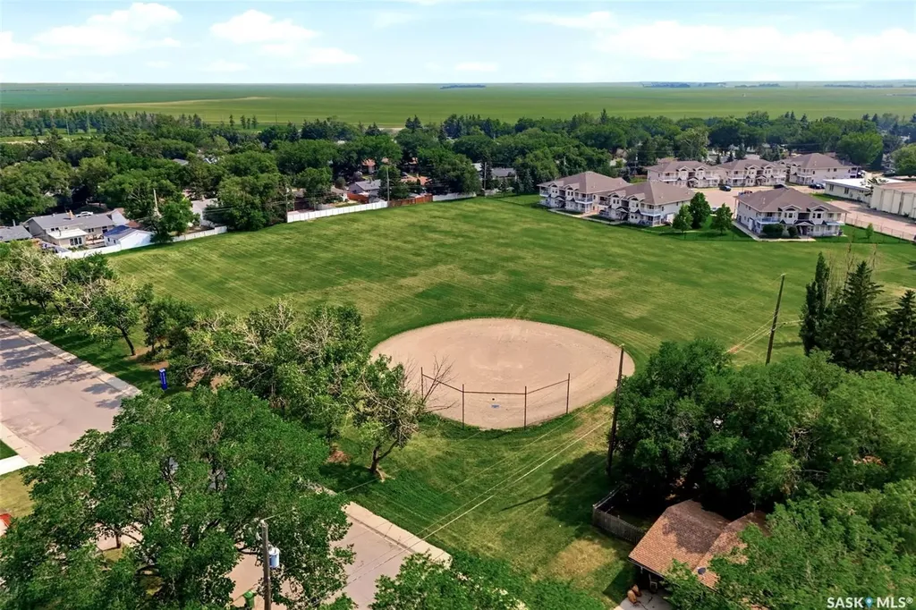 3 Woodlawn Place Regina SK S4S 5M9