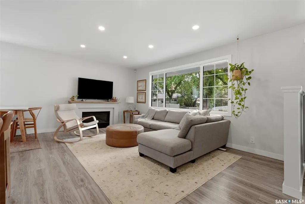 3 Woodlawn Place Regina SK S4S 5M9