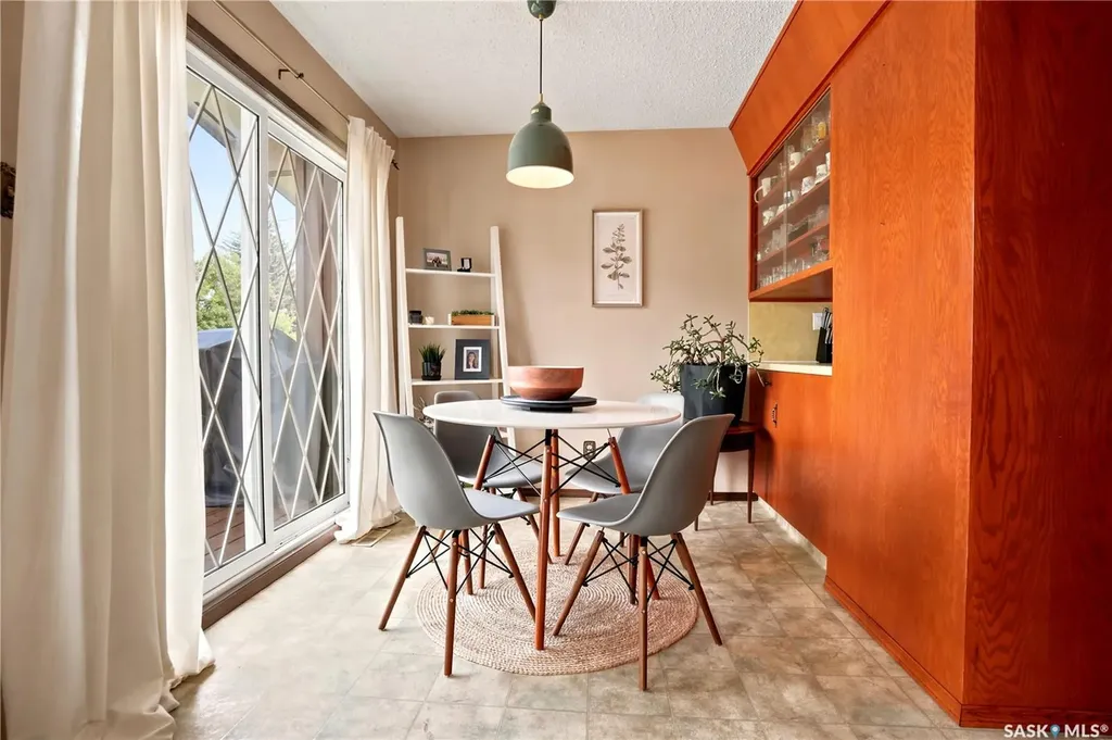 933 Montgomery Street Moose Jaw SK S6H 2W7