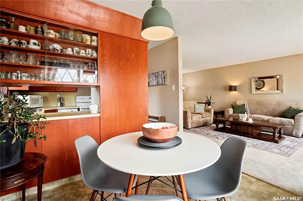 933 Montgomery Street Moose Jaw SK S6H 2W7