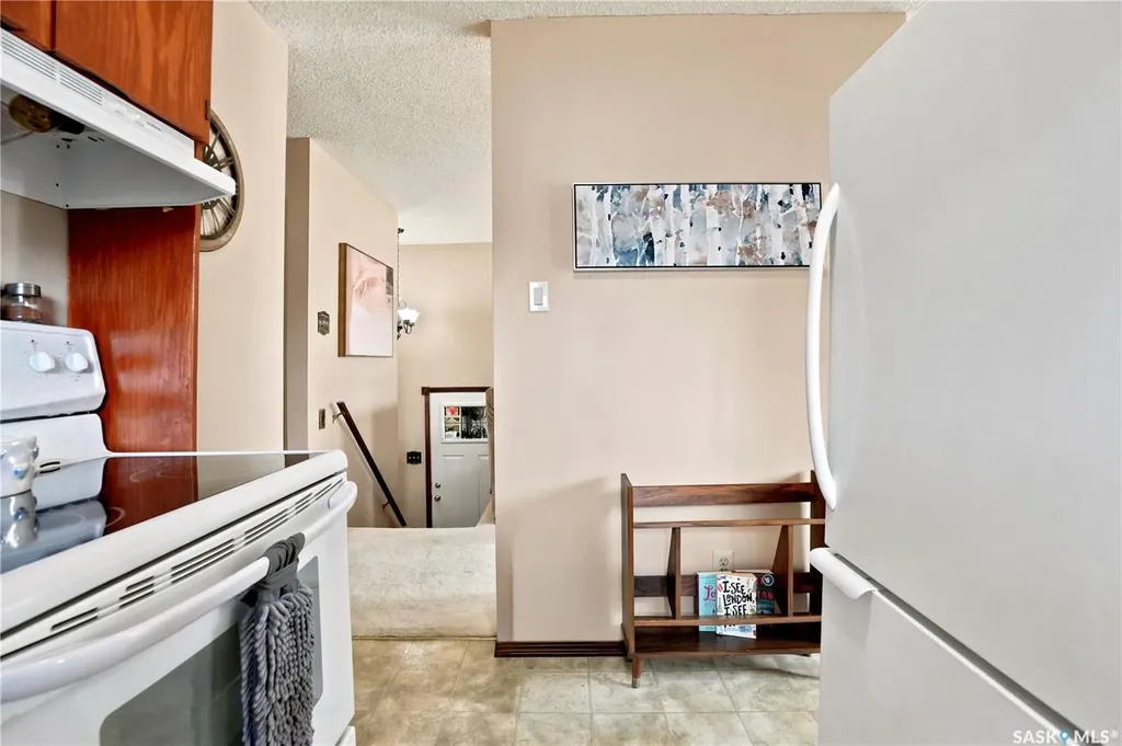 933 Montgomery Street Moose Jaw SK S6H 2W7