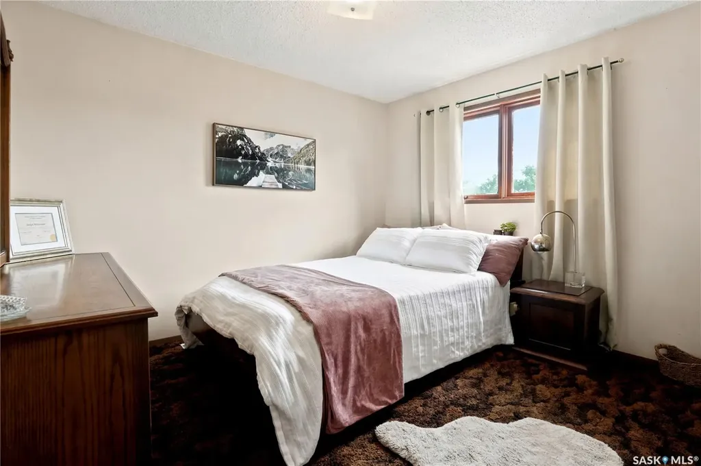 933 Montgomery Street Moose Jaw SK S6H 2W7