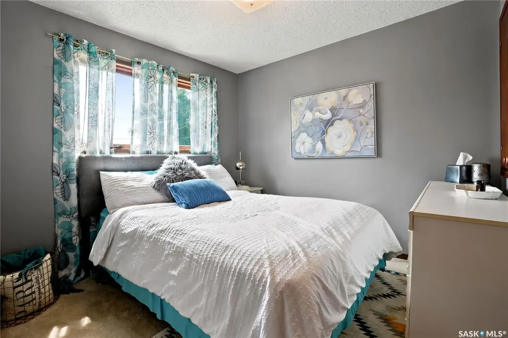933 Montgomery Street Moose Jaw SK S6H 2W7