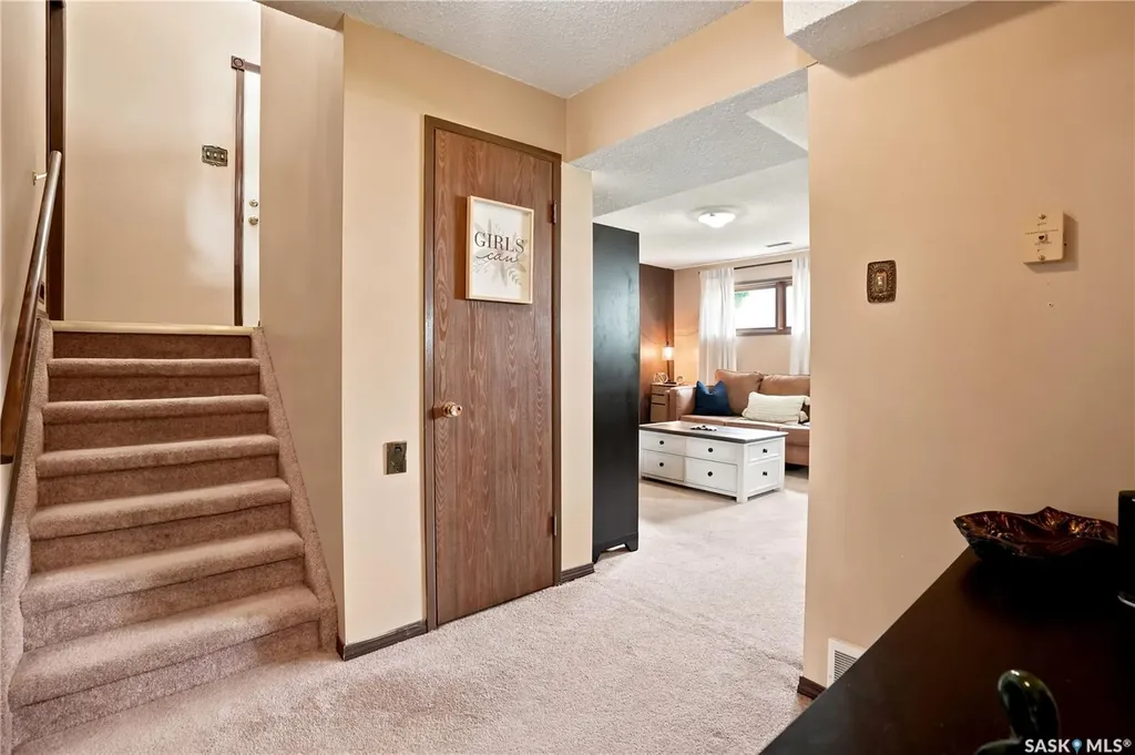 933 Montgomery Street Moose Jaw SK S6H 2W7