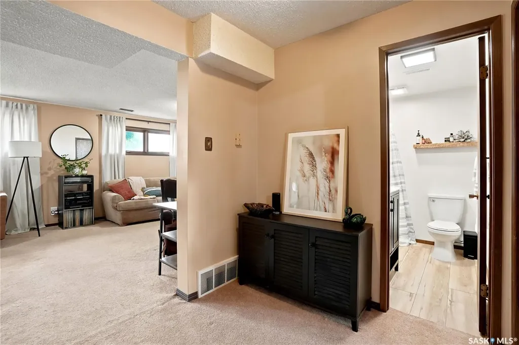 933 Montgomery Street Moose Jaw SK S6H 2W7