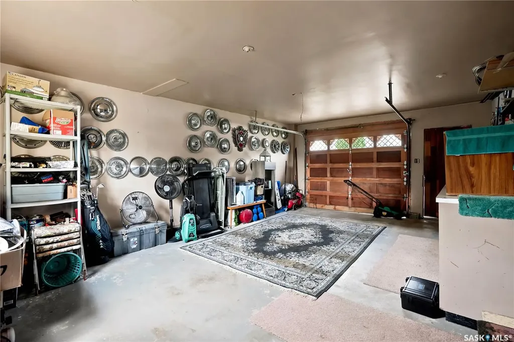 933 Montgomery Street Moose Jaw SK S6H 2W7