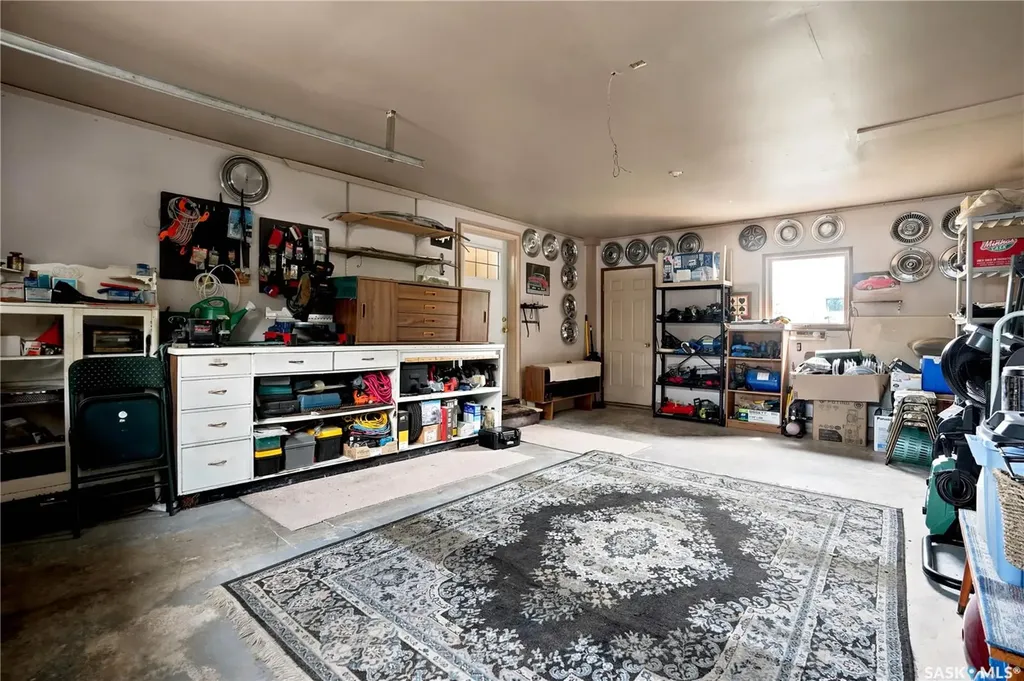 933 Montgomery Street Moose Jaw SK S6H 2W7