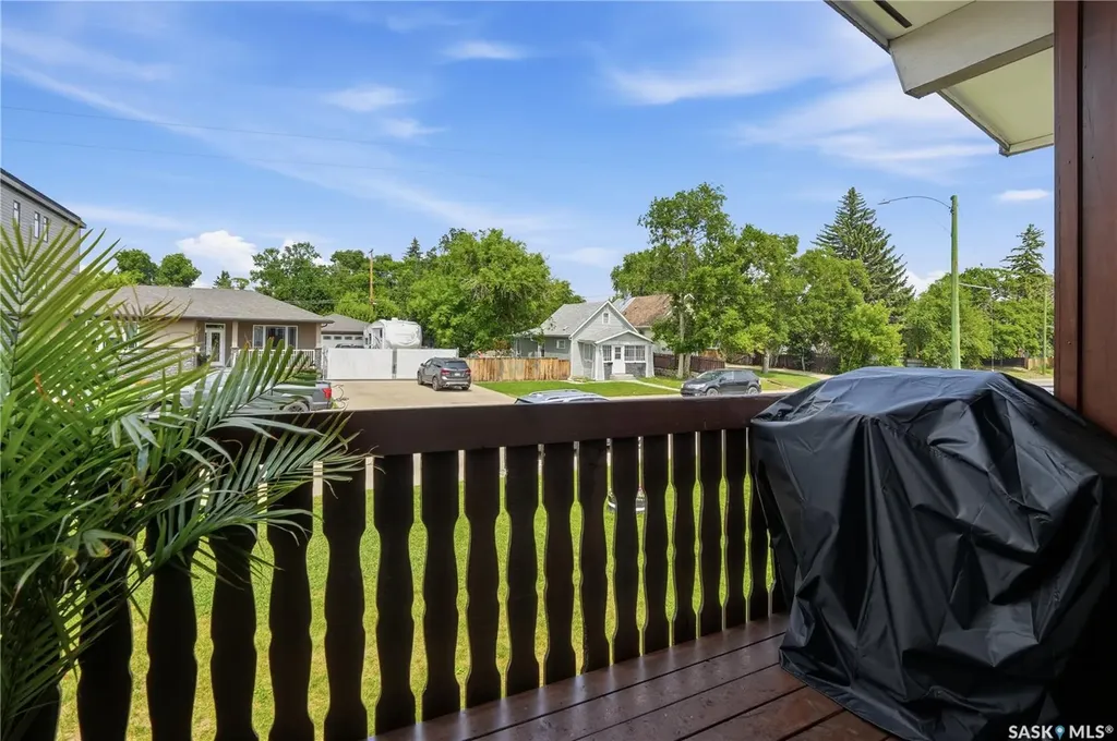 933 Montgomery Street Moose Jaw SK S6H 2W7