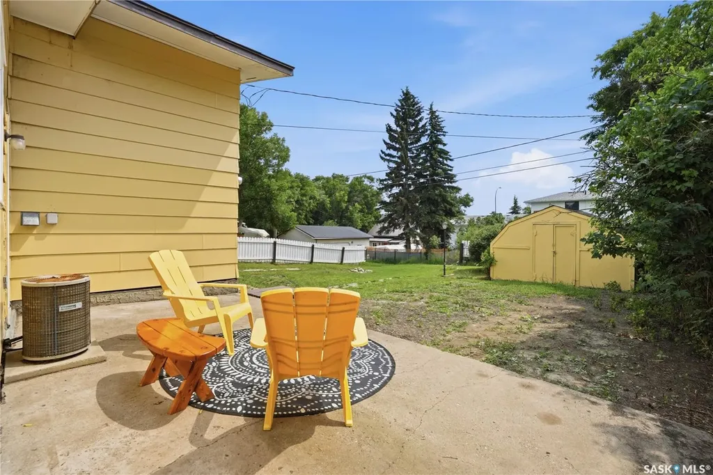 933 Montgomery Street Moose Jaw SK S6H 2W7