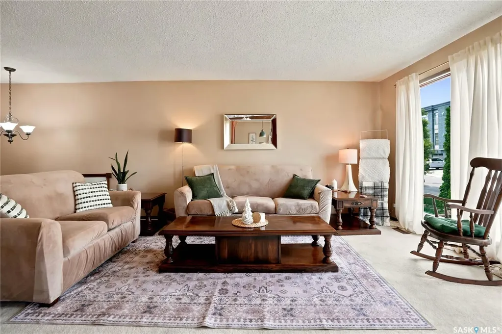 933 Montgomery Street Moose Jaw SK S6H 2W7