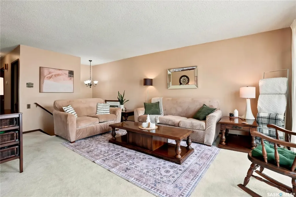 933 Montgomery Street Moose Jaw SK S6H 2W7