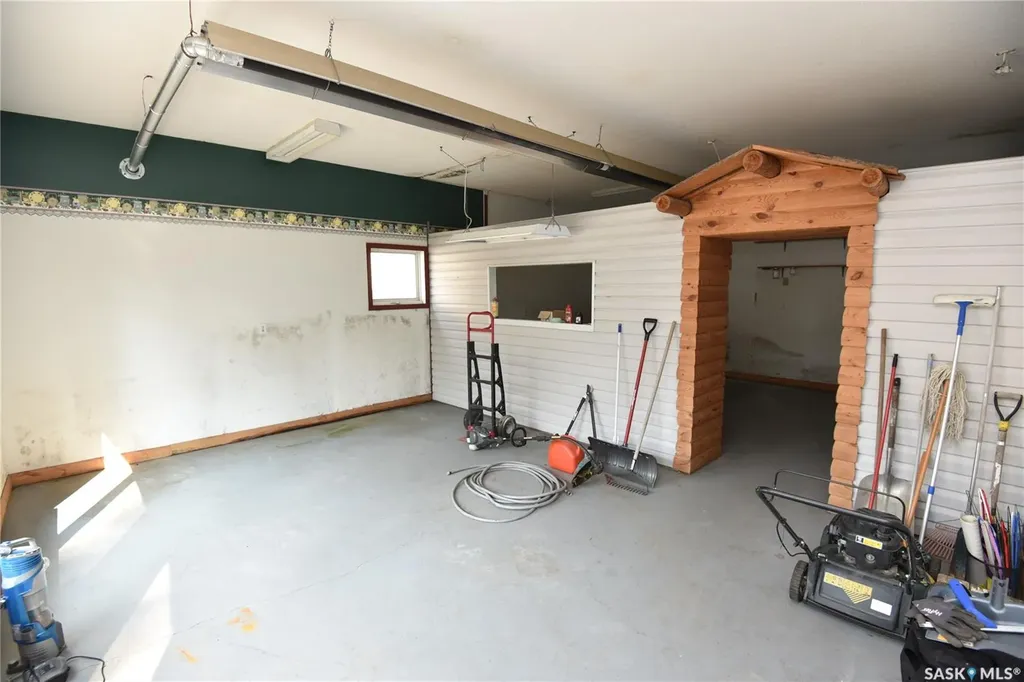 413 Maple Road E Nipawin SK S0E 1E0