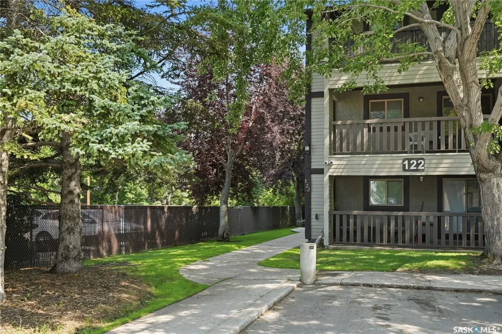 122 Edinburgh Place Saskatoon SK S7H 5J7