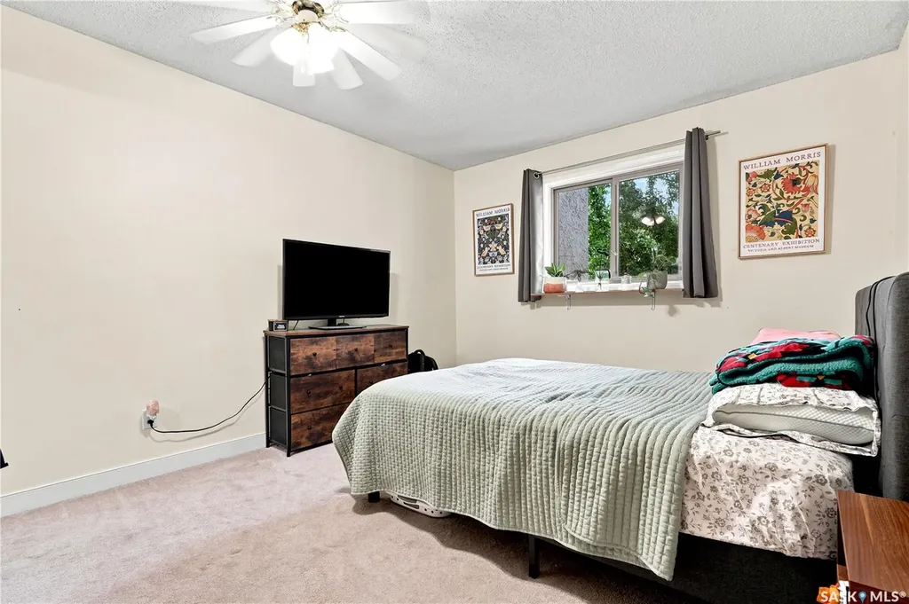 122 Edinburgh Place Saskatoon SK S7H 5J7