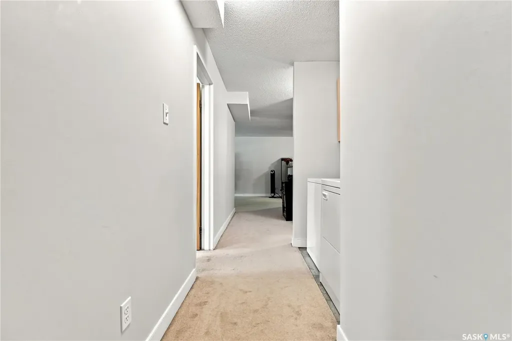 122 Edinburgh Place Saskatoon SK S7H 5J7