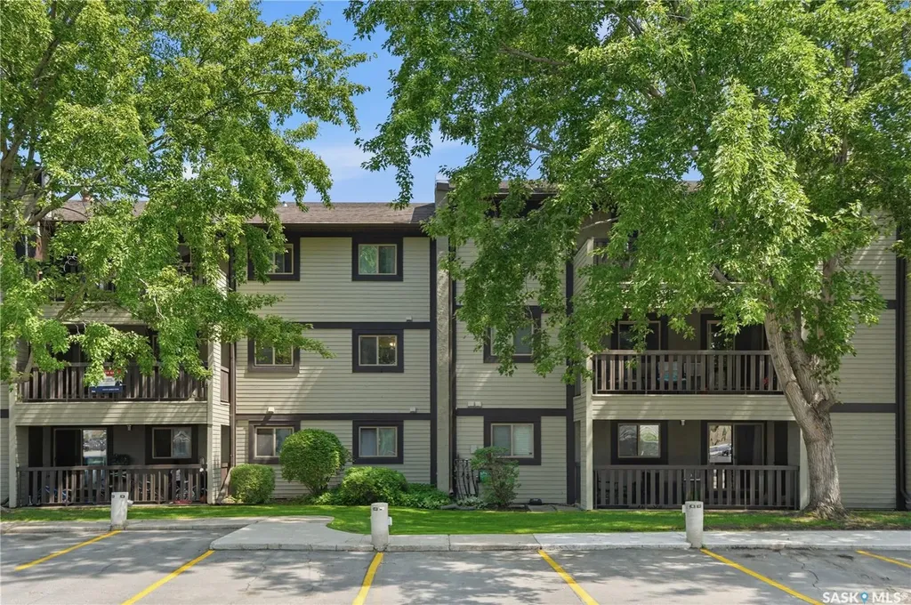122 Edinburgh Place Saskatoon SK S7H 5J7