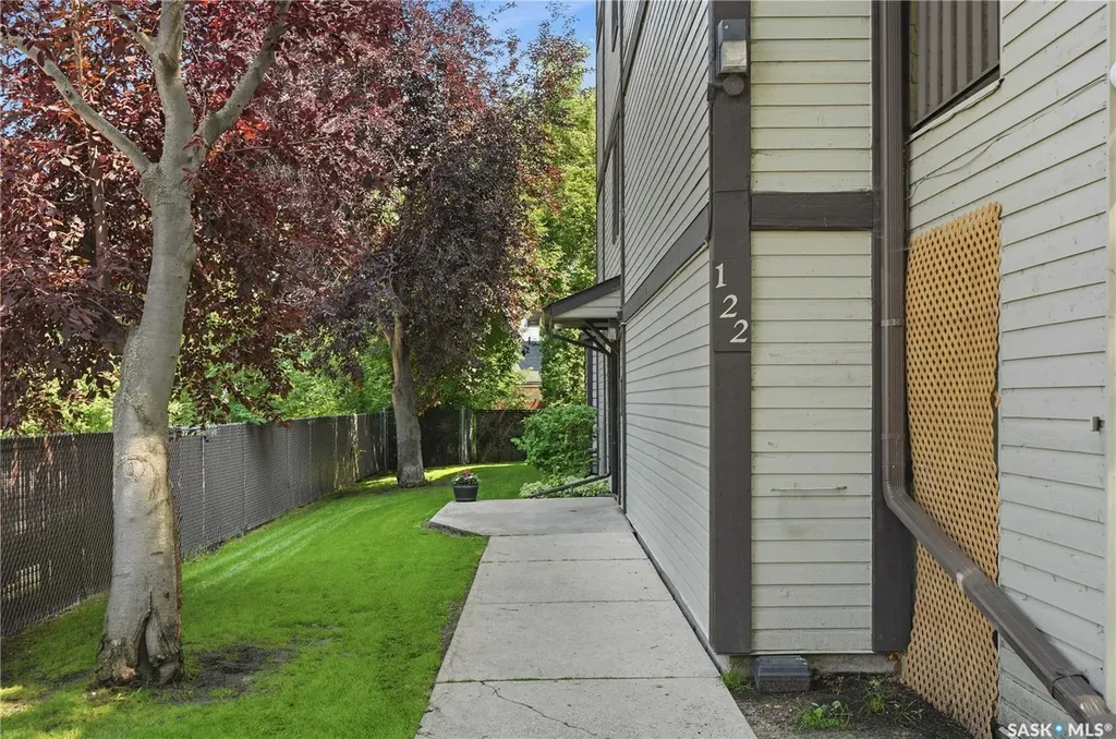 122 Edinburgh Place Saskatoon SK S7H 5J7