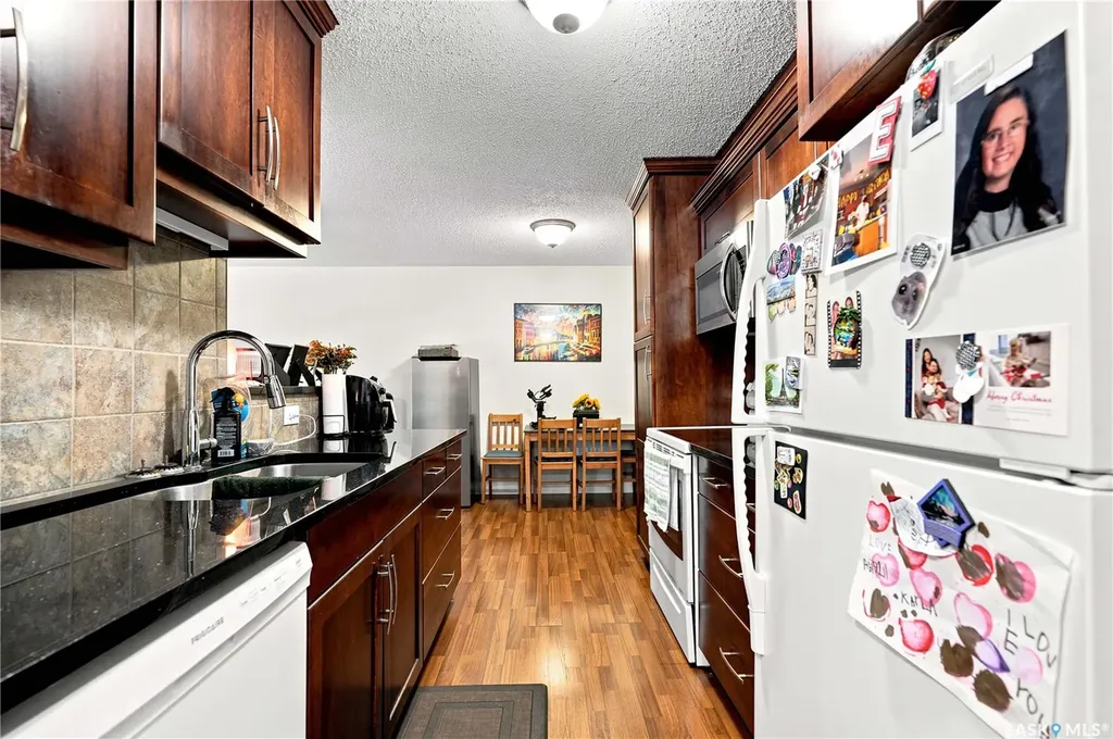 122 Edinburgh Place Saskatoon SK S7H 5J7