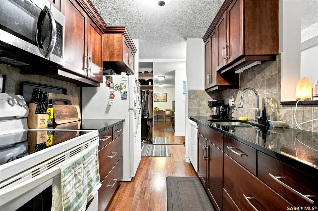 122 Edinburgh Place Saskatoon SK S7H 5J7