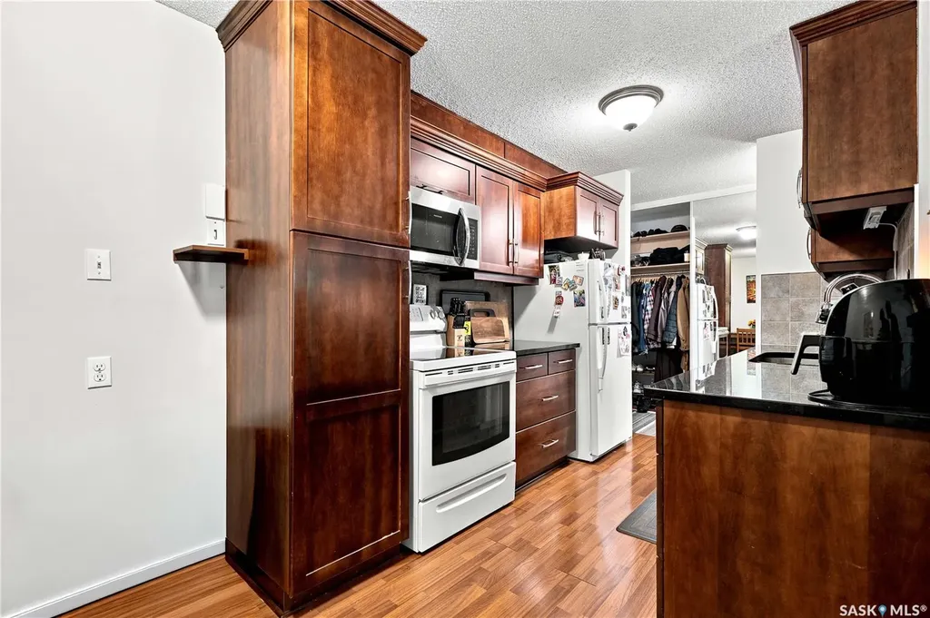 122 Edinburgh Place Saskatoon SK S7H 5J7
