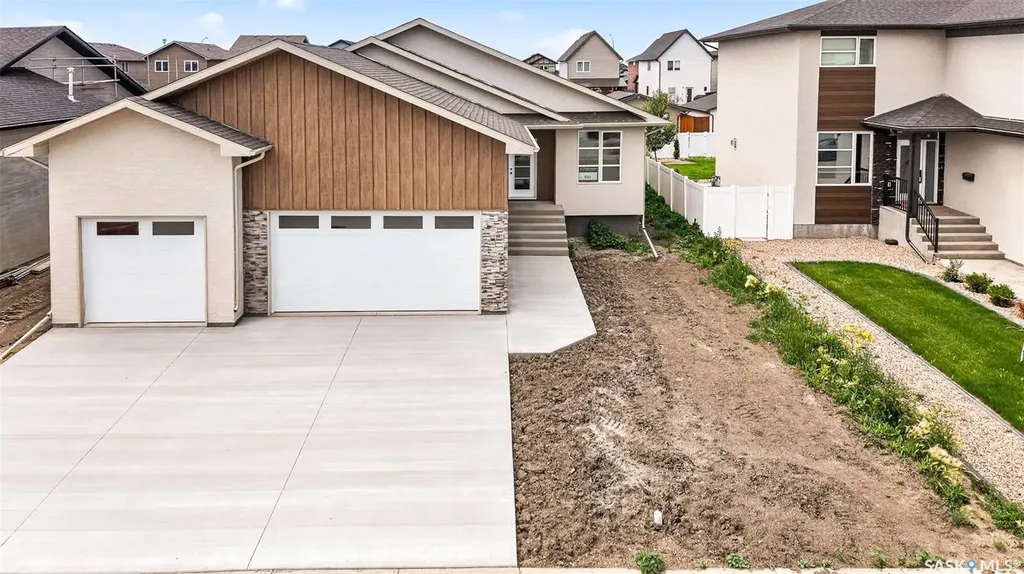 1722 Hayes Lane Moose Jaw SK S6J 0B6