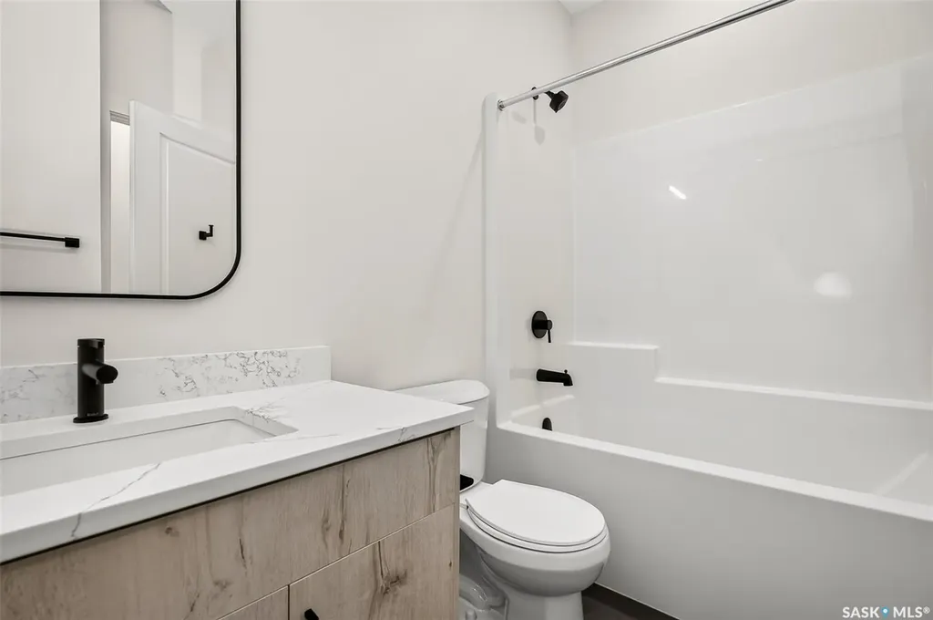 1722 Hayes Lane Moose Jaw SK S6J 0B6