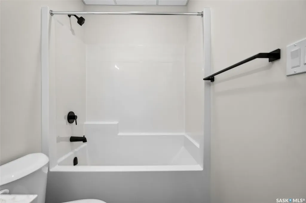 1722 Hayes Lane Moose Jaw SK S6J 0B6