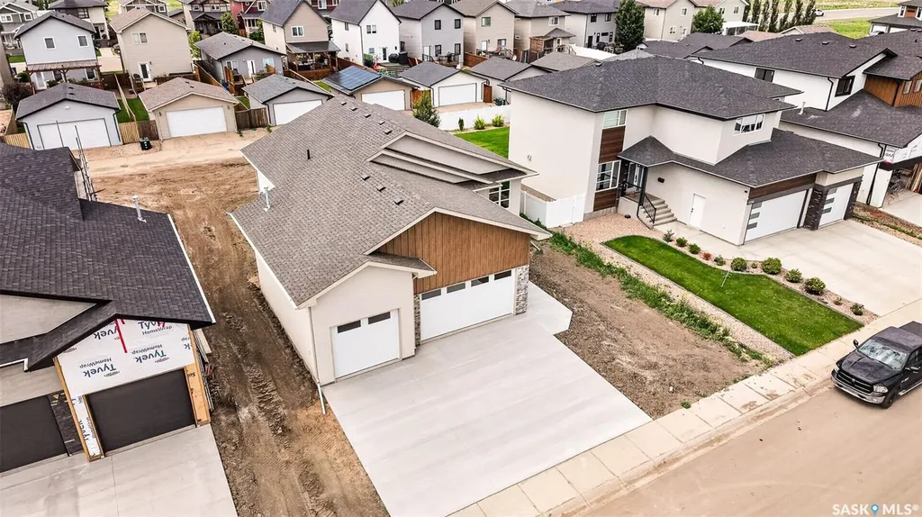 1722 Hayes Lane Moose Jaw SK S6J 0B6