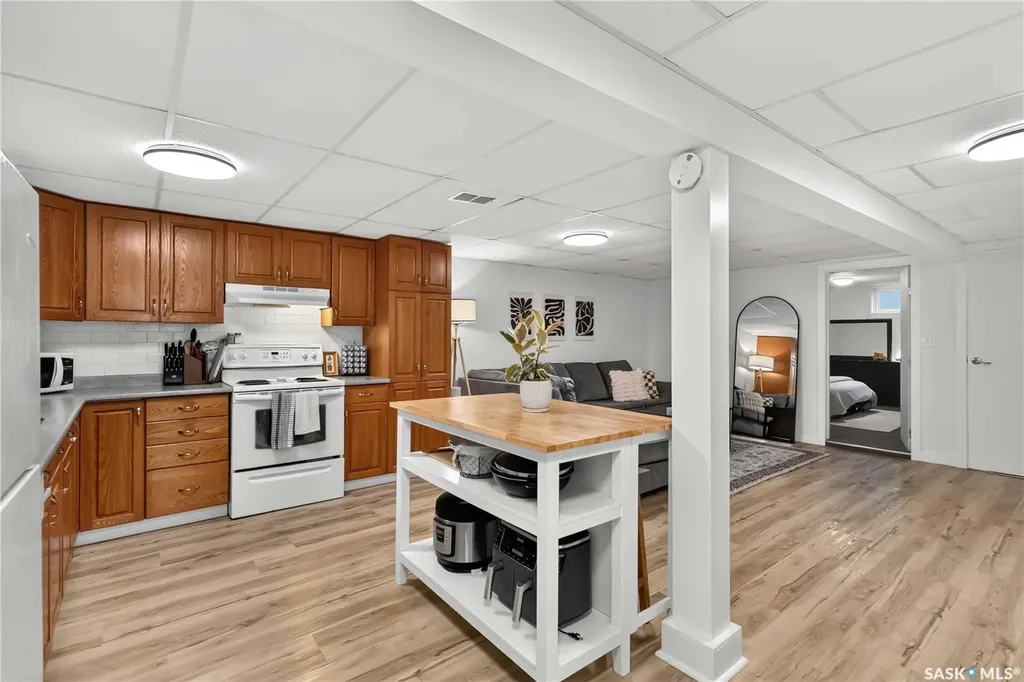 2326 Lansdowne Avenue Saskatoon SK S7J 1G9