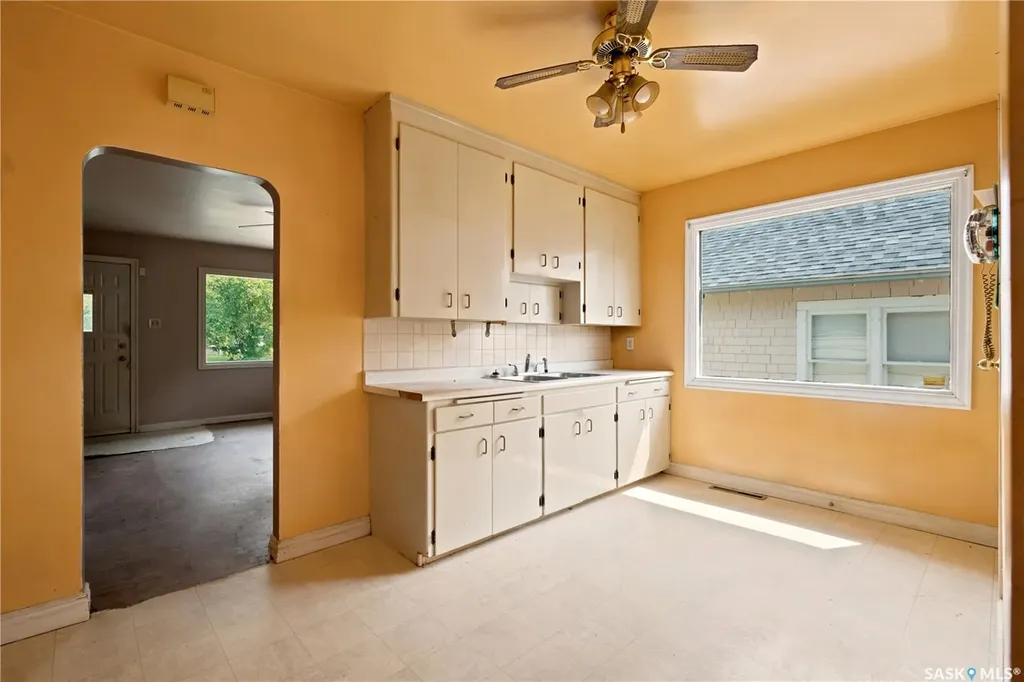 431 K Avenue N Saskatoon SK S7L 2M5