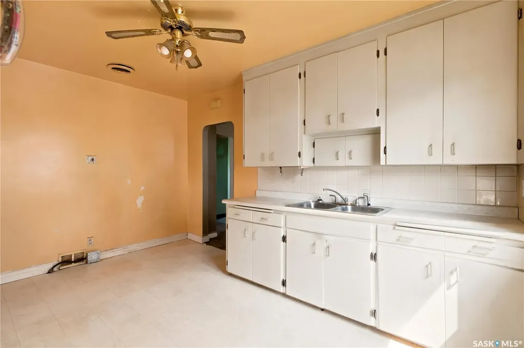 431 K Avenue N Saskatoon SK S7L 2M5
