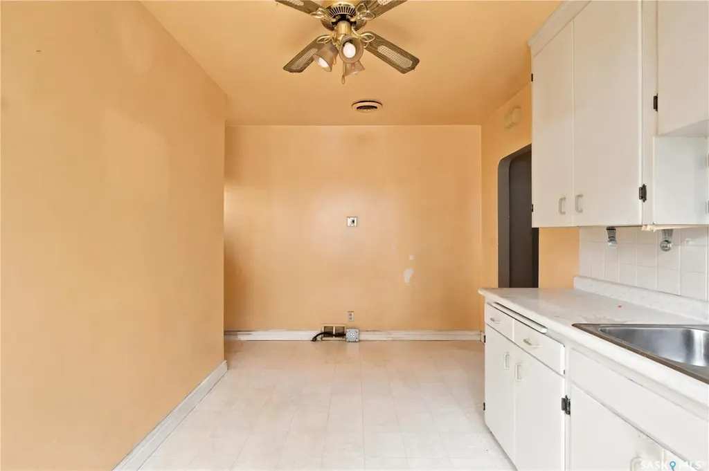 431 K Avenue N Saskatoon SK S7L 2M5