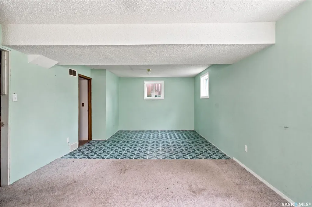 431 K Avenue N Saskatoon SK S7L 2M5