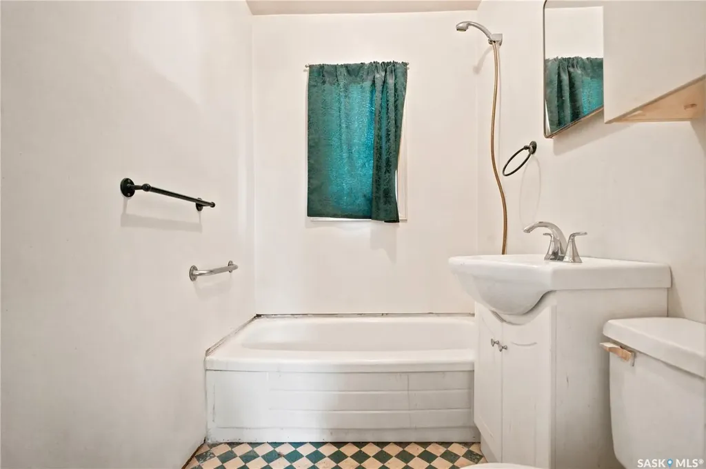 431 K Avenue N Saskatoon SK S7L 2M5