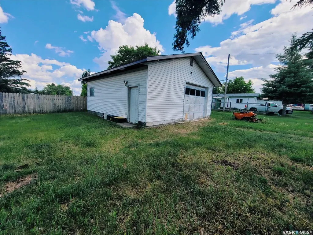 72 2nd Avenue Paddockwood SK S0J 1Z0